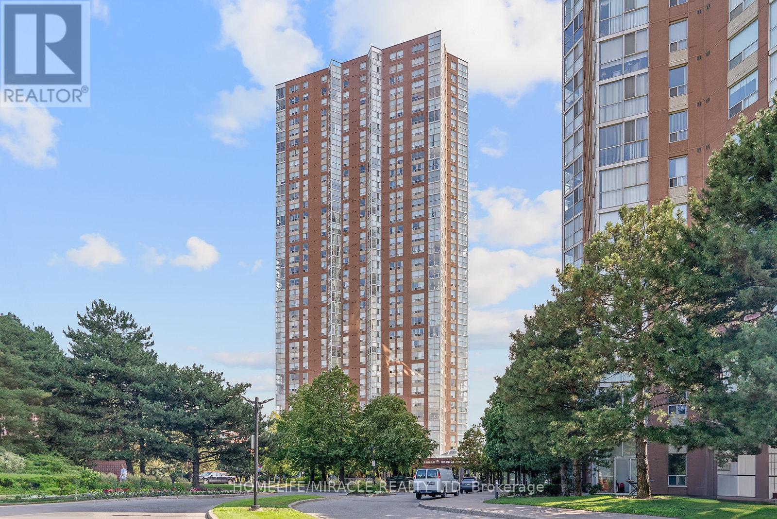 2009 - 7 Concorde Place, Toronto (Banbury-Don Mills), Ontario  M3C 3N4 - Photo 2 - C12362368