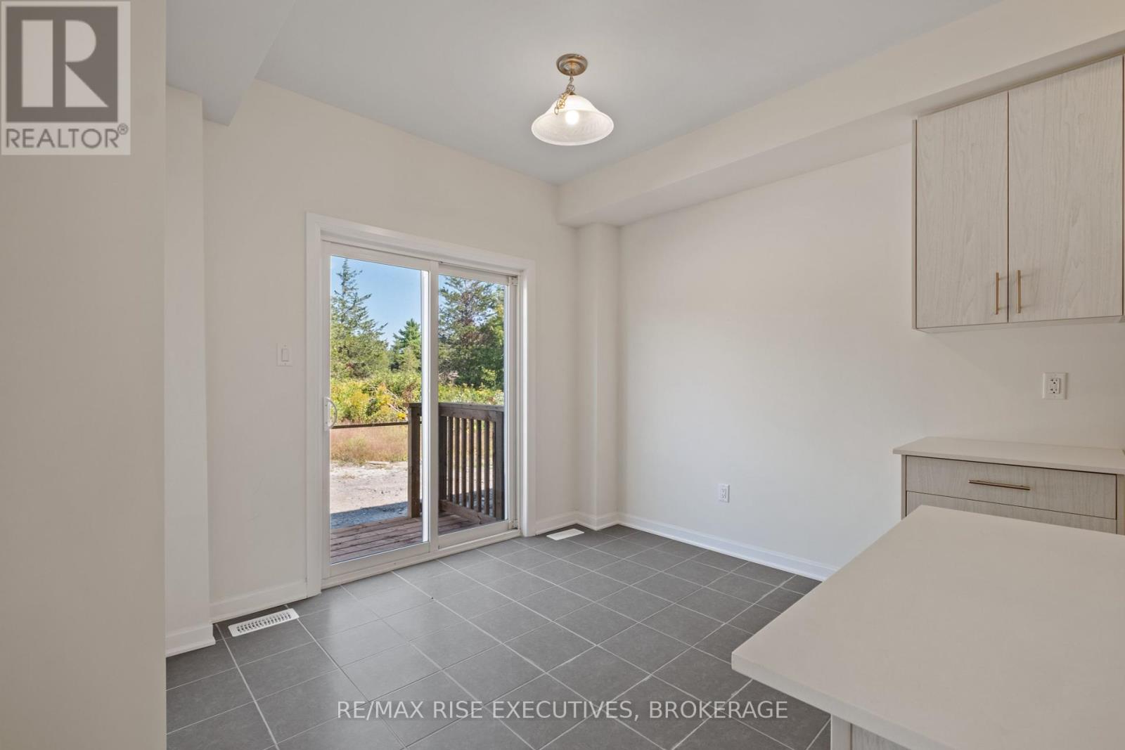 162 Purdy Road, Loyalist, Ontario  K0H 1G0 - Photo 9 - X12362622
