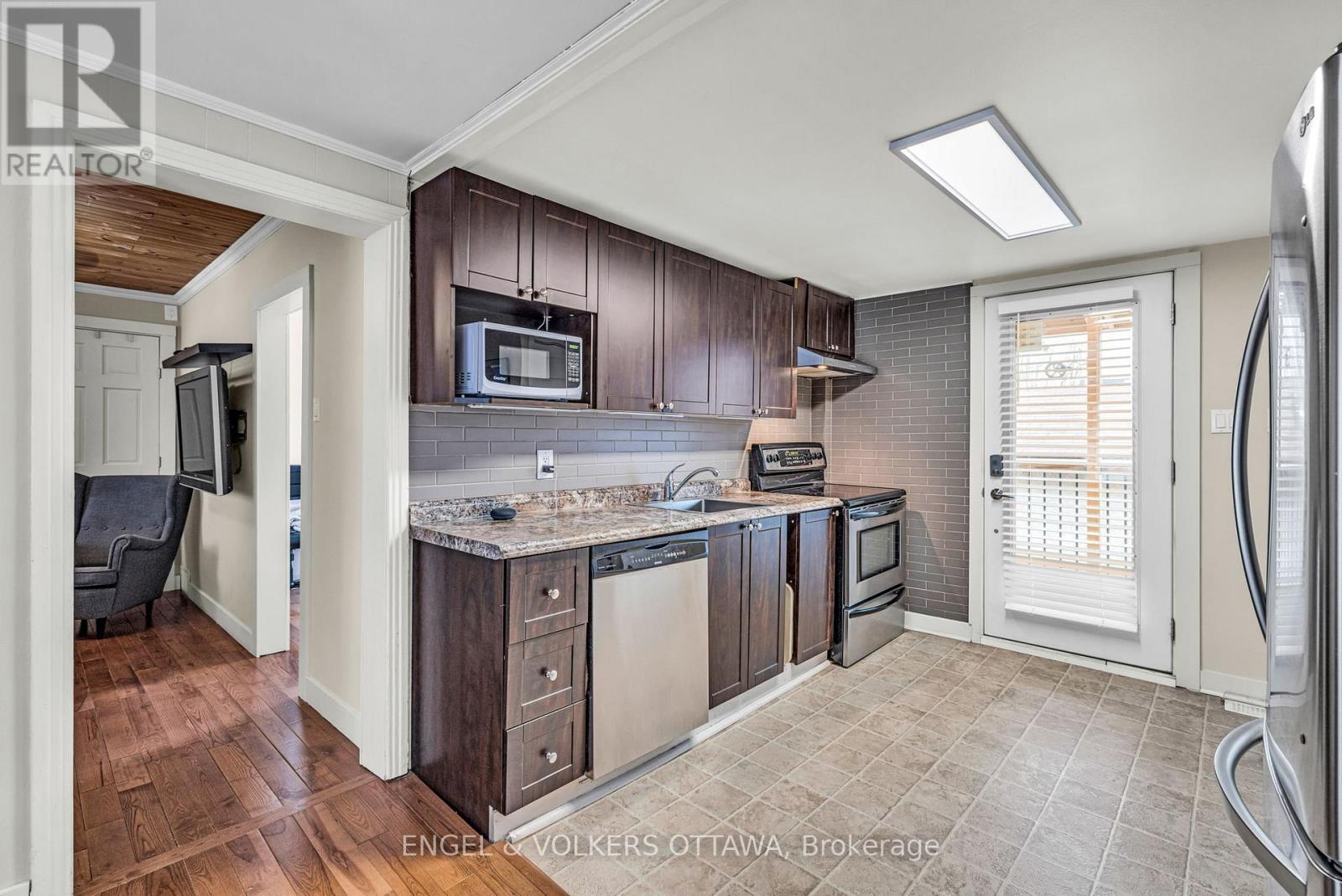 201 - 203 Heritage Maple Way, Ottawa, Ontario  K1L 6M4 - Photo 18 - X12362526