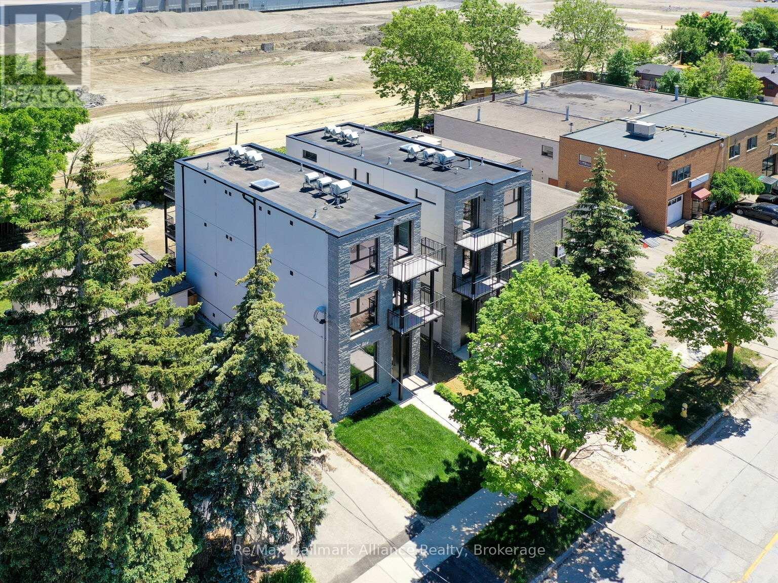 400 - 155 THIRTIETH STREET, Toronto, Ontario