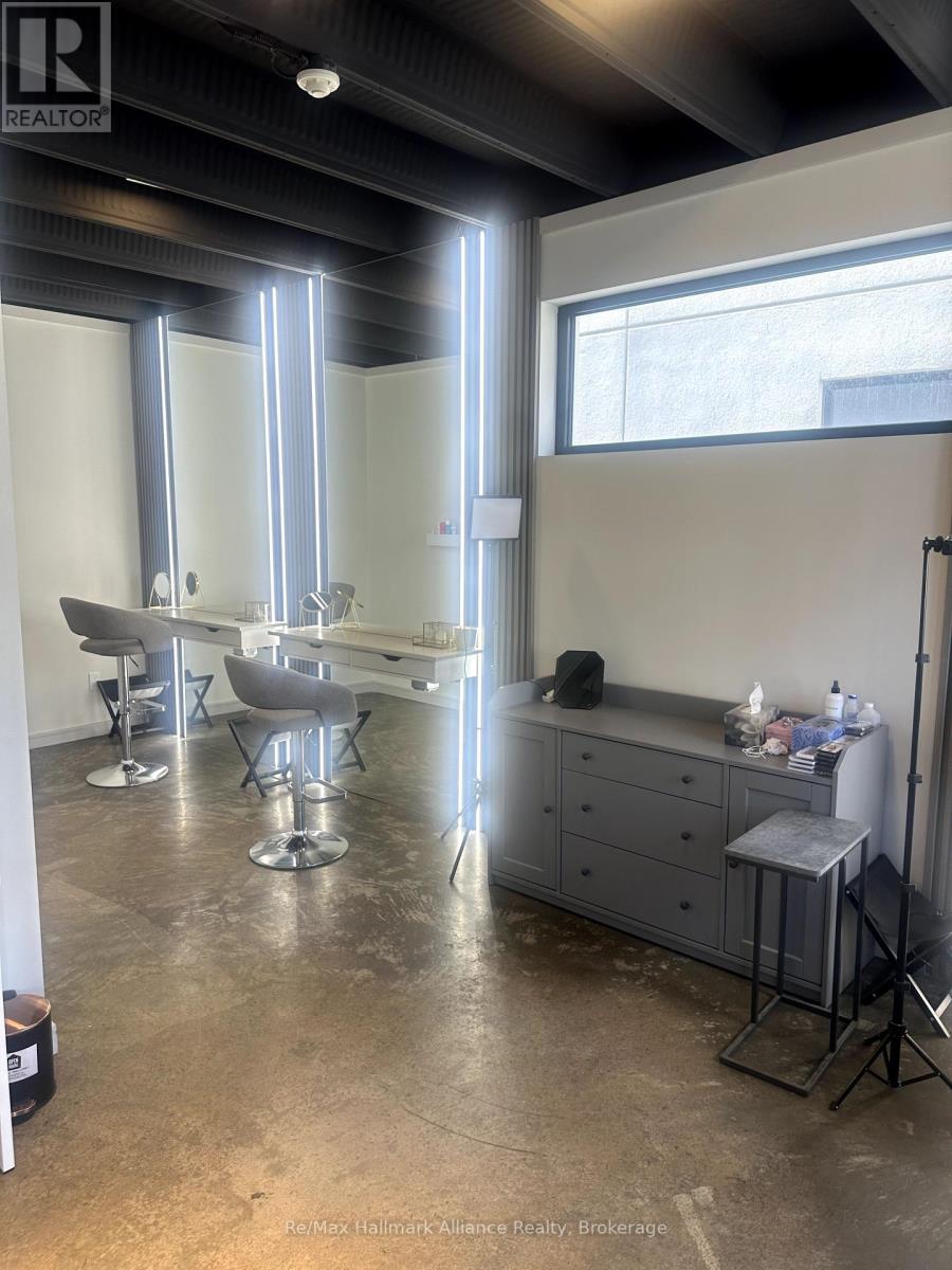 400 - 155 Thirtieth Street, Toronto, Ontario  M8W 3C3 - Photo 2 - W12362537