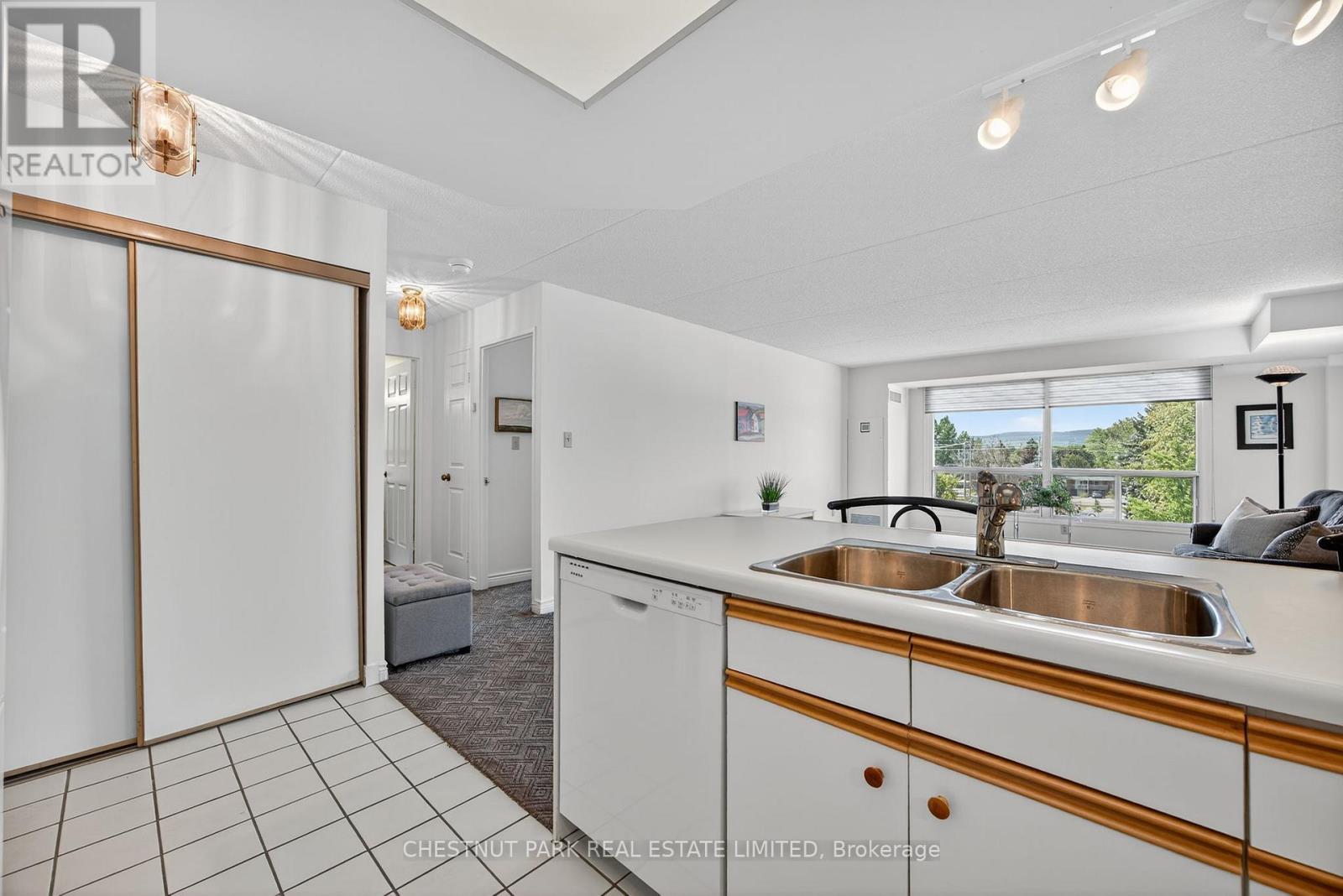 404 - 172 Eighth Street, Collingwood, Ontario  L9Y 4T2 - Photo 7 - S12362421