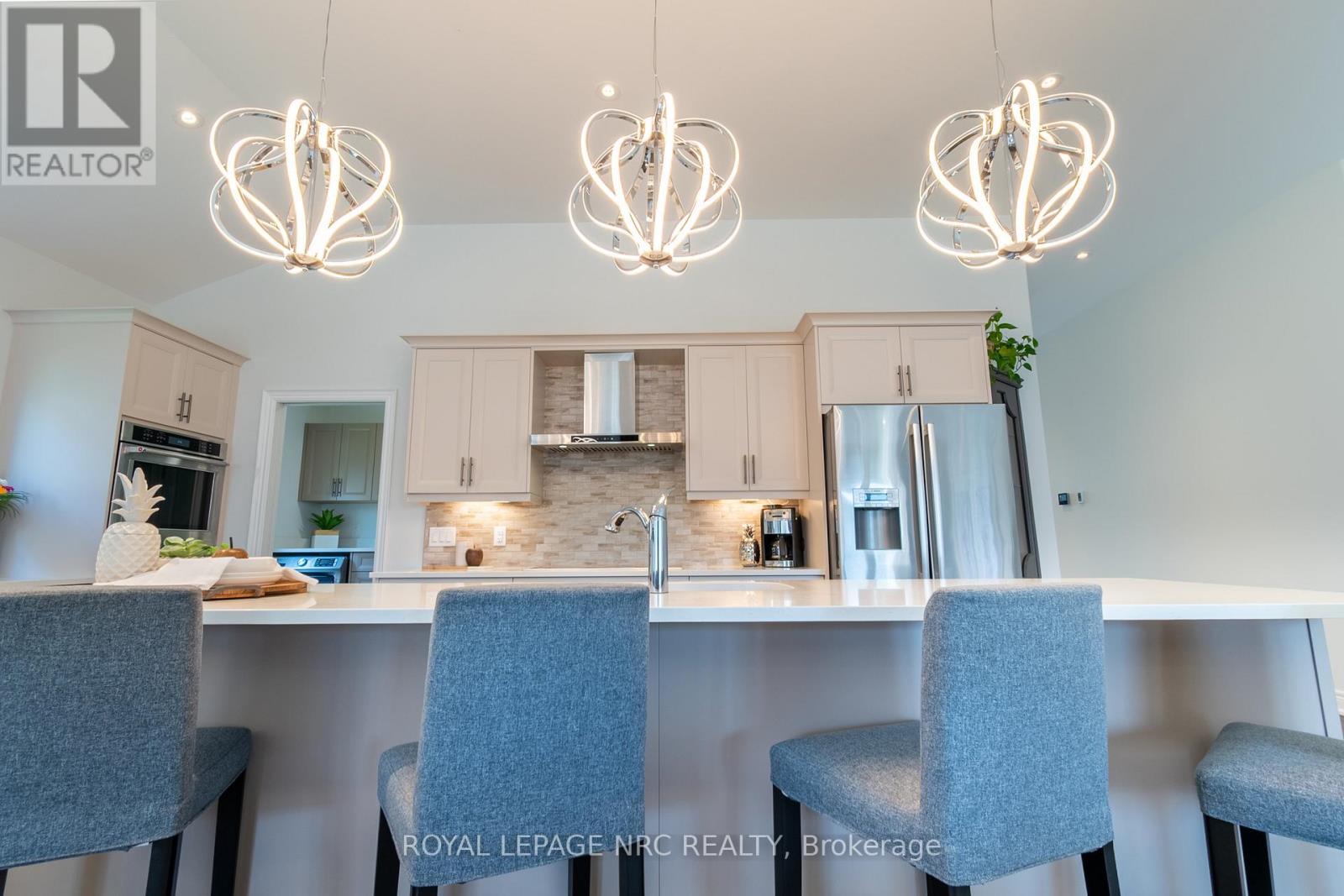 3571 Whispering Woods Trail, Fort Erie, Ontario  L0S 1N0 - Photo 24 - X12362476