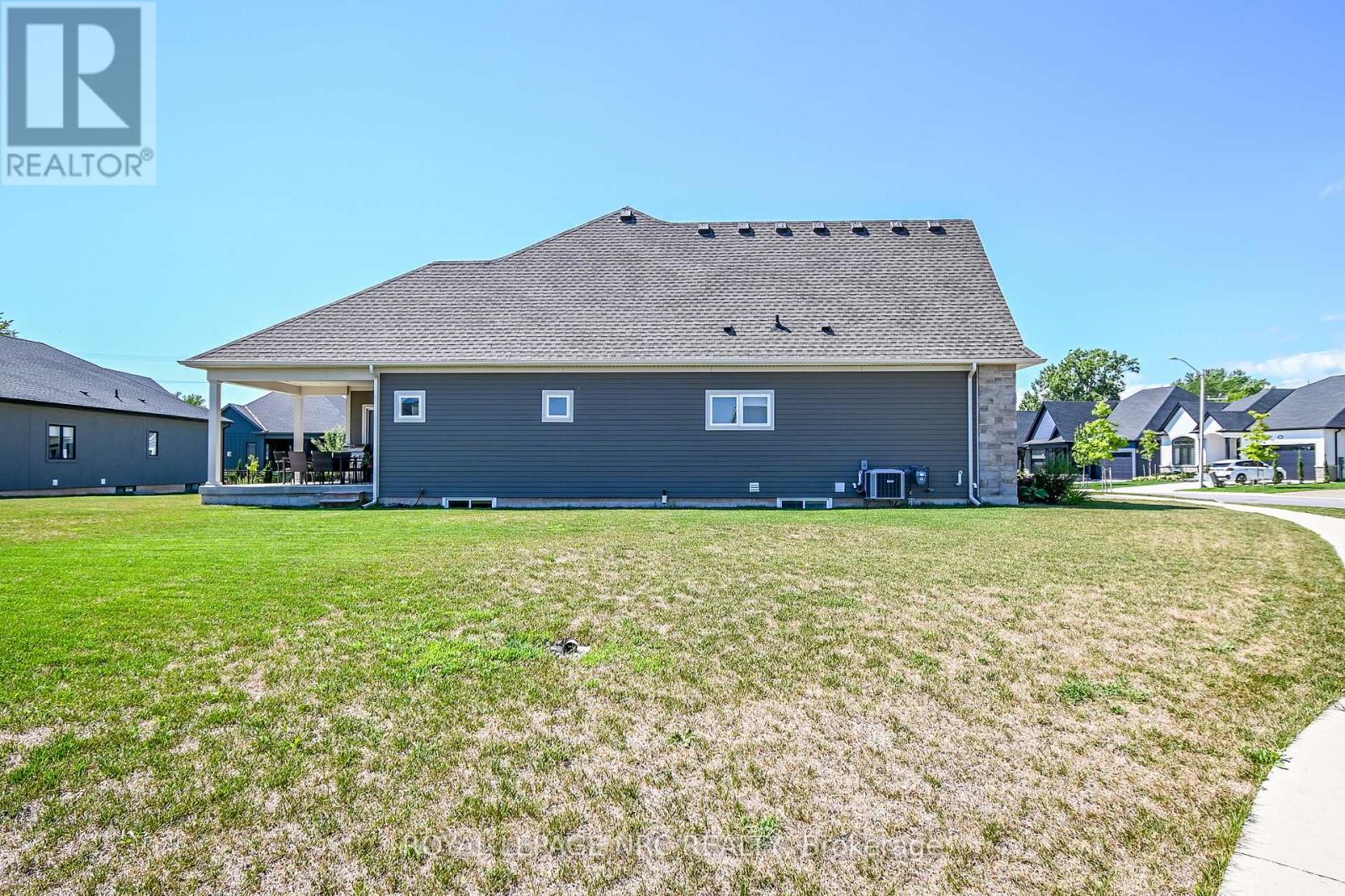 3571 Whispering Woods Trail, Fort Erie, Ontario  L0S 1N0 - Photo 46 - X12362476
