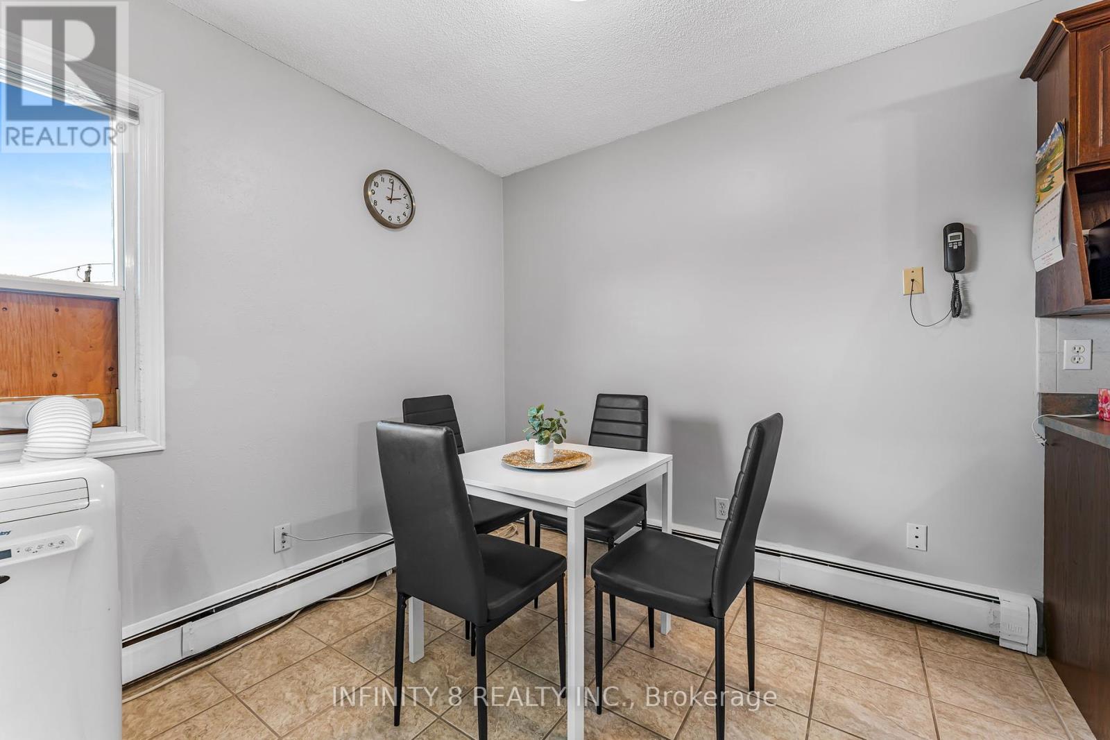 301 - 264 Oakdale Avenue, St. Catharines, Ontario  L2P 2K4 - Photo 13 - X12362604