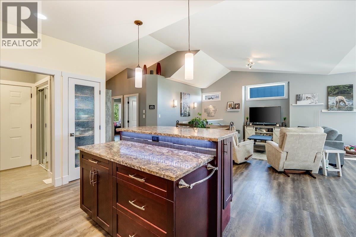 1606 Tower Ridge Road, Castlegar, British Columbia  V1N 4W7 - Photo 22 - 10360320