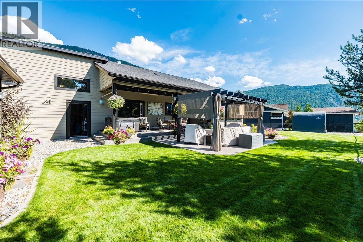 1606 Tower Ridge Road, Castlegar, British Columbia  V1N 4W7 - Photo 74 - 10360320