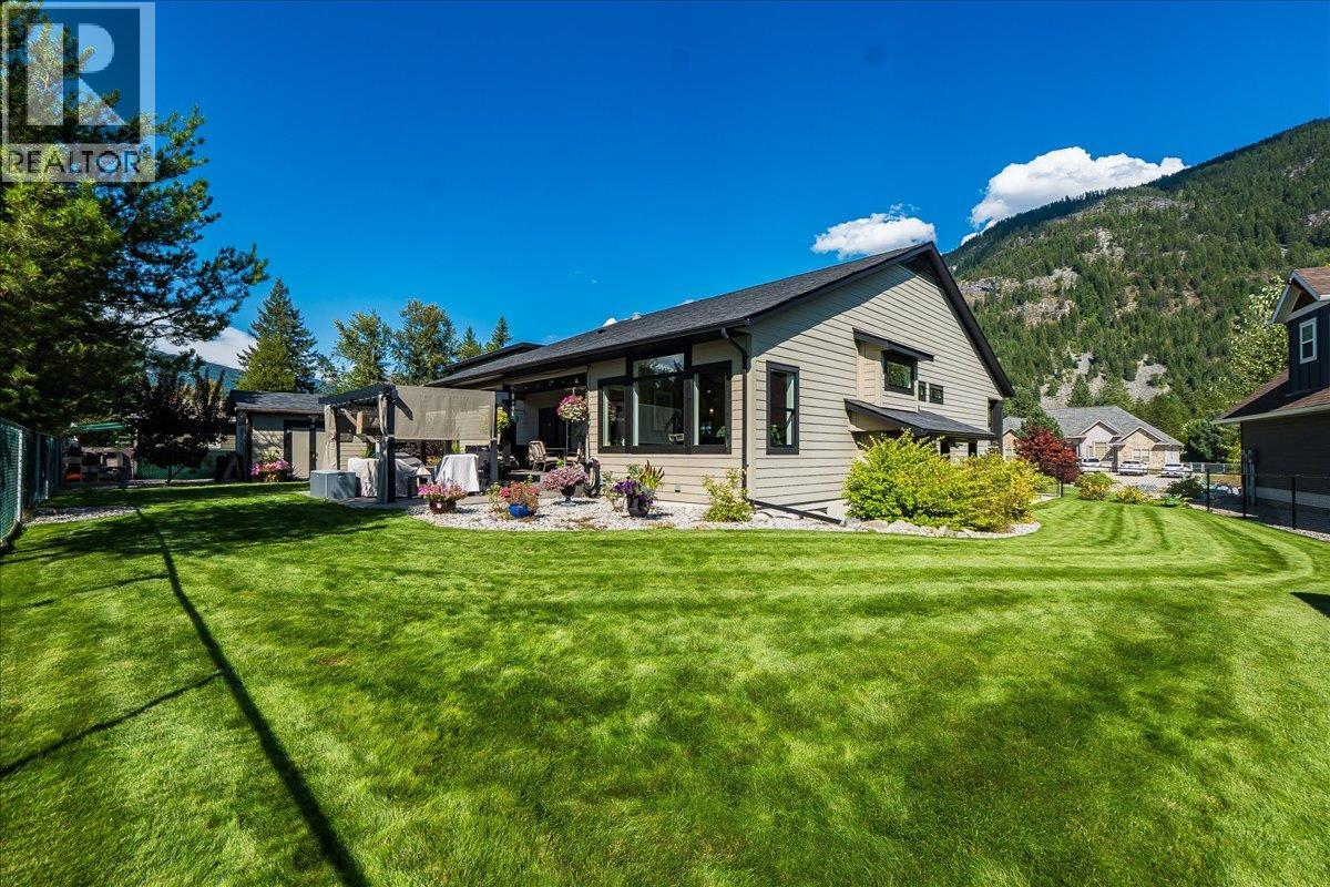 1606 Tower Ridge Road, Castlegar, British Columbia  V1N 4W7 - Photo 75 - 10360320