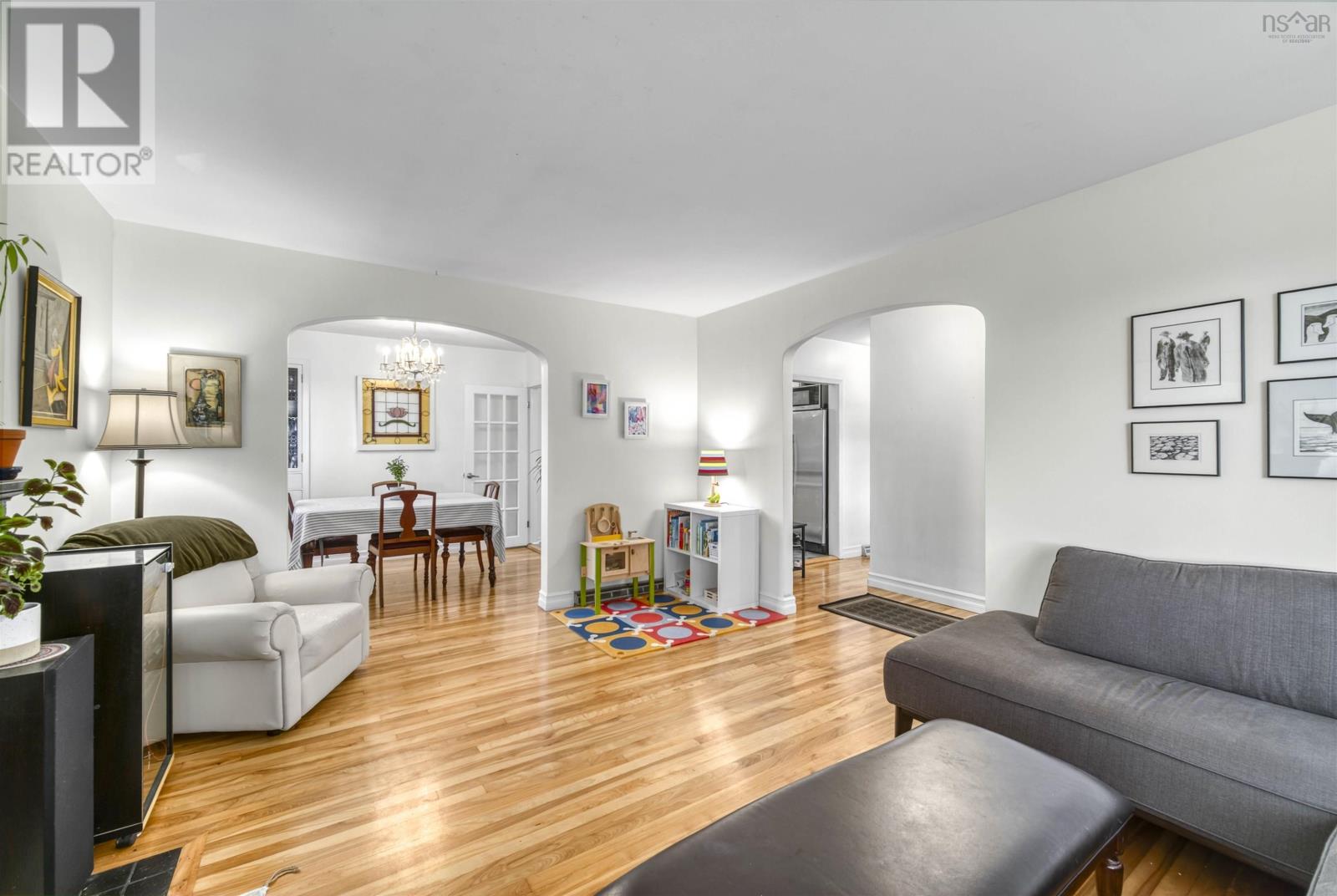 Property at 152 Rosedale Avenue image 2