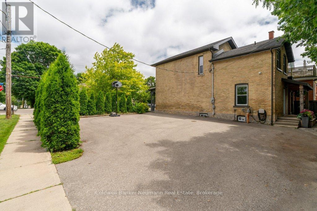 394 Woolwich Street, Guelph, Ontario  N1H 3W7 - Photo 5 - X12362464