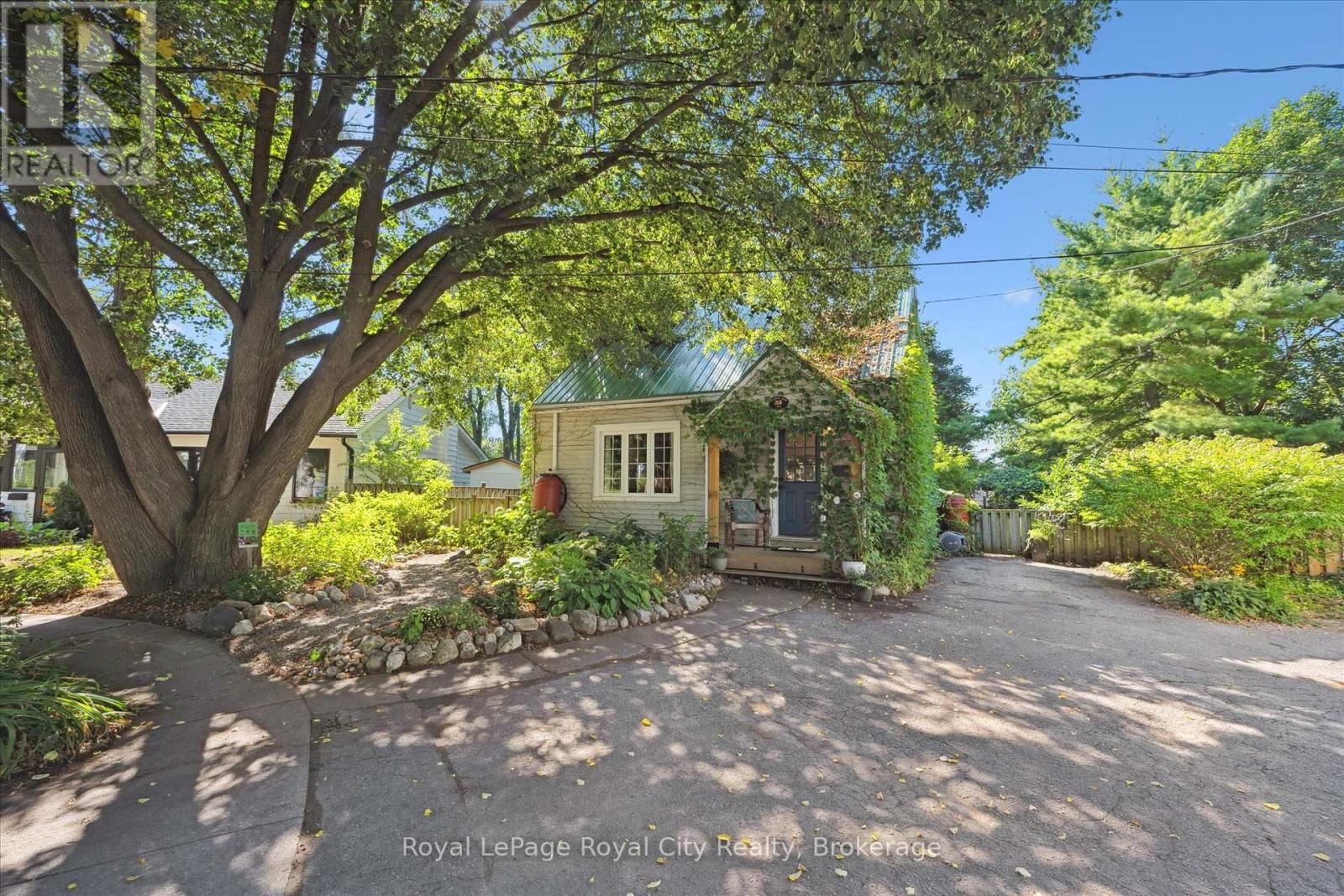 32 Merritt Boulevard, Guelph, Ontario  N1H 6C9 - Photo 2 - X12362602