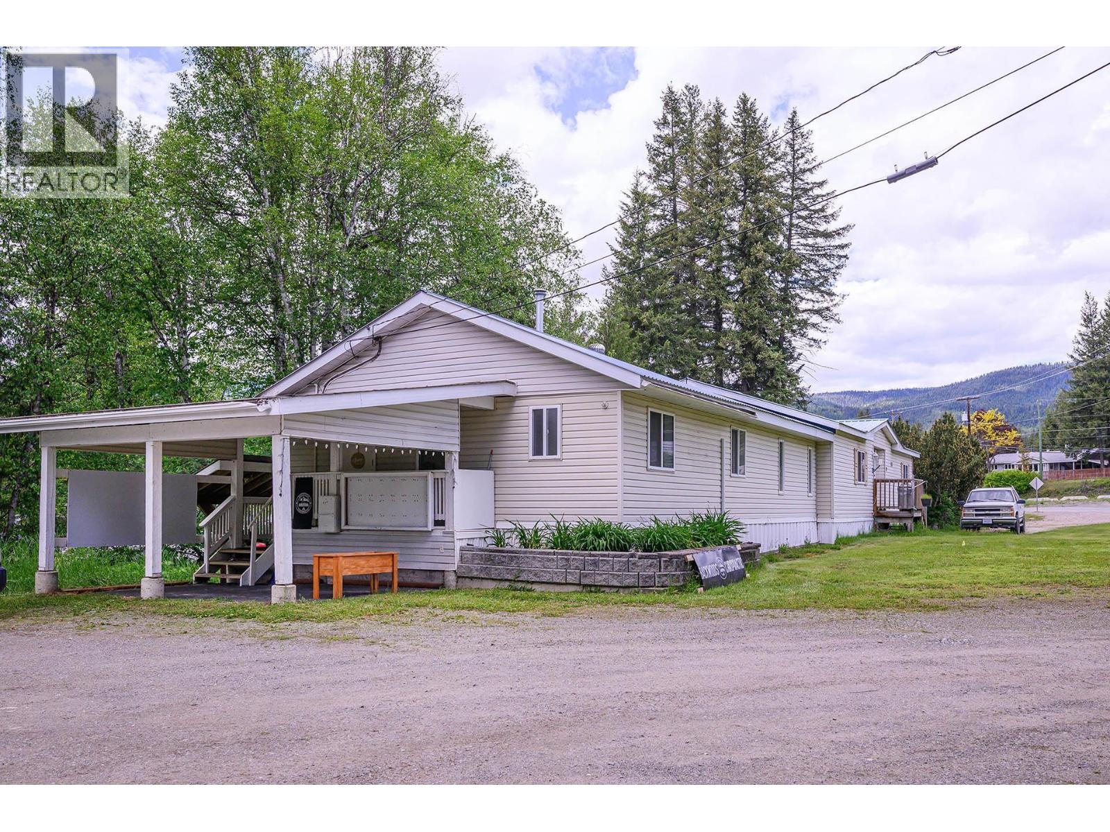 32e Old N Thompson  E Highway, Clearwater, British Columbia  V0E 1N2 - Photo 2 - 10360422