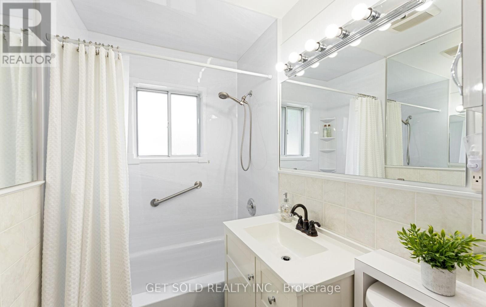 24 Huntsmoor Road, Toronto (Elms-Old Rexdale), Ontario  M9W 3R5 - Photo 18 - W12362411