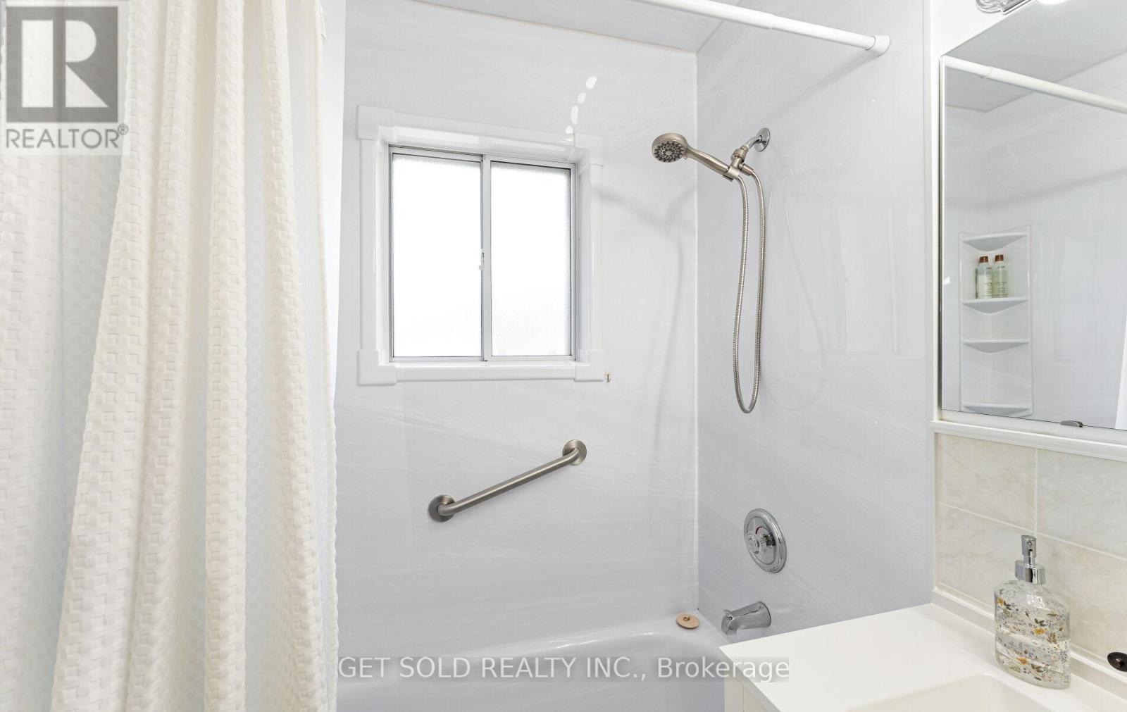 24 Huntsmoor Road, Toronto (Elms-Old Rexdale), Ontario  M9W 3R5 - Photo 19 - W12362411