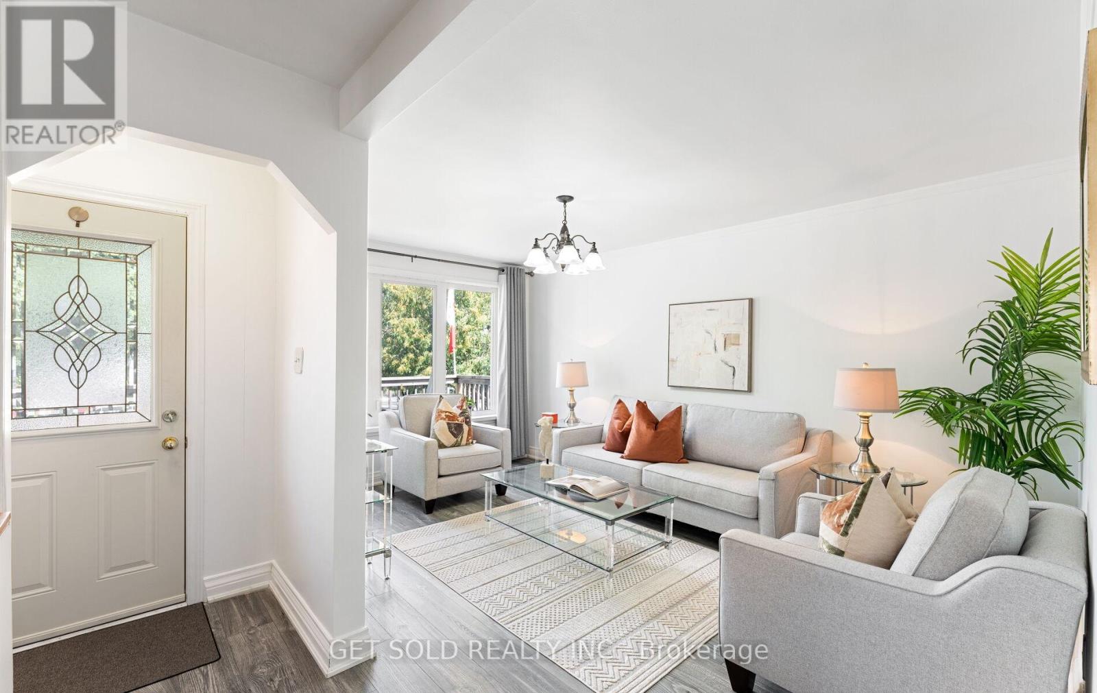 24 Huntsmoor Road, Toronto (Elms-Old Rexdale), Ontario  M9W 3R5 - Photo 2 - W12362411