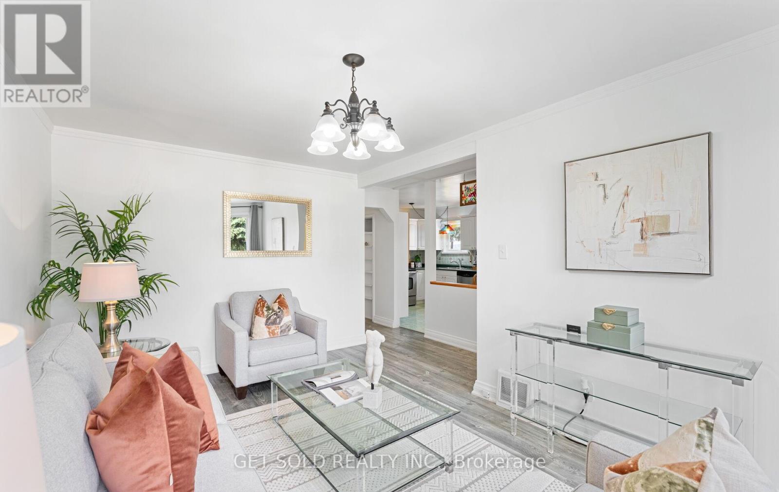 24 Huntsmoor Road, Toronto (Elms-Old Rexdale), Ontario  M9W 3R5 - Photo 4 - W12362411