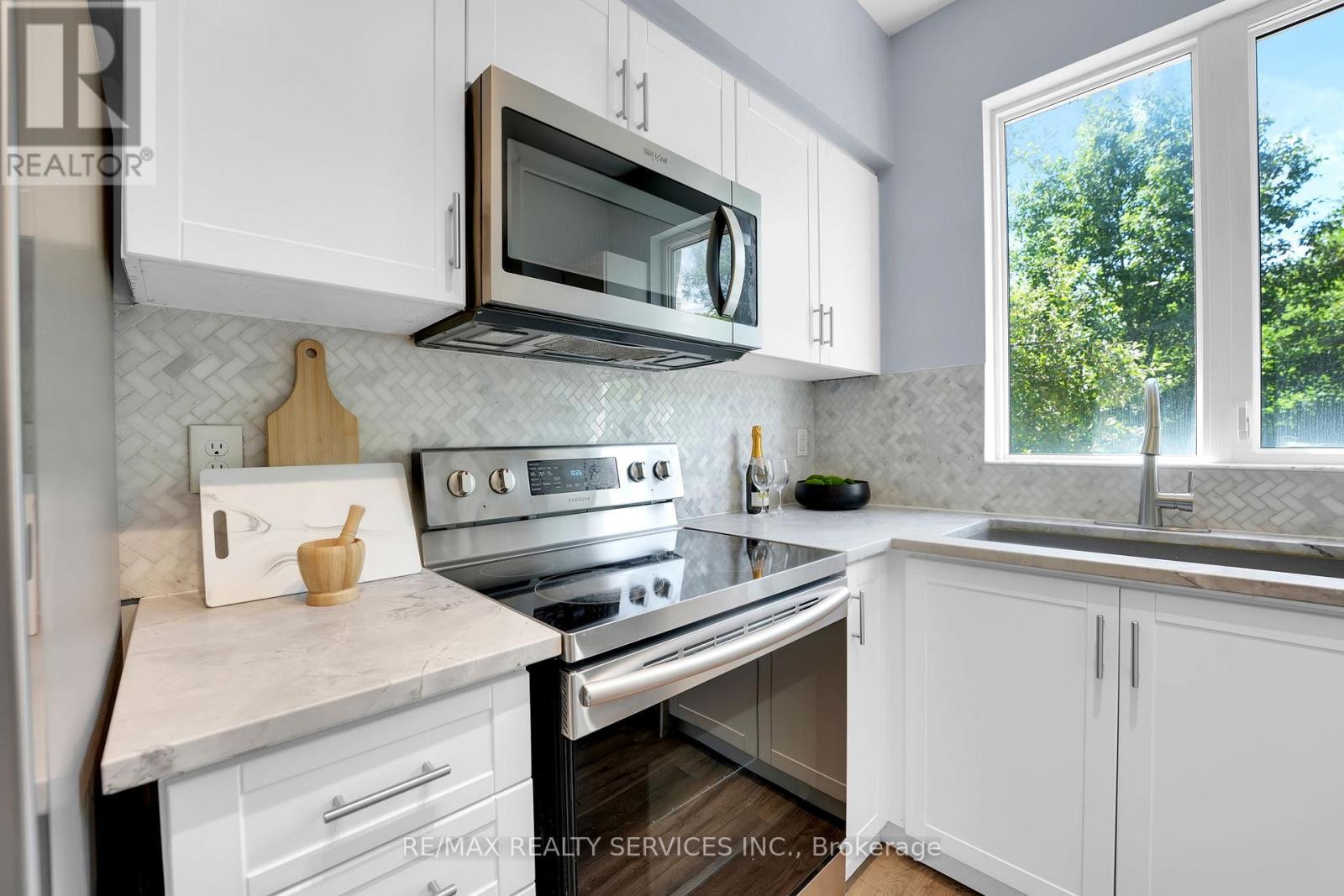 45 - 3059 Finch Avenue W, Toronto, Ontario  M9M 0A7 - Photo 13 - W12362435