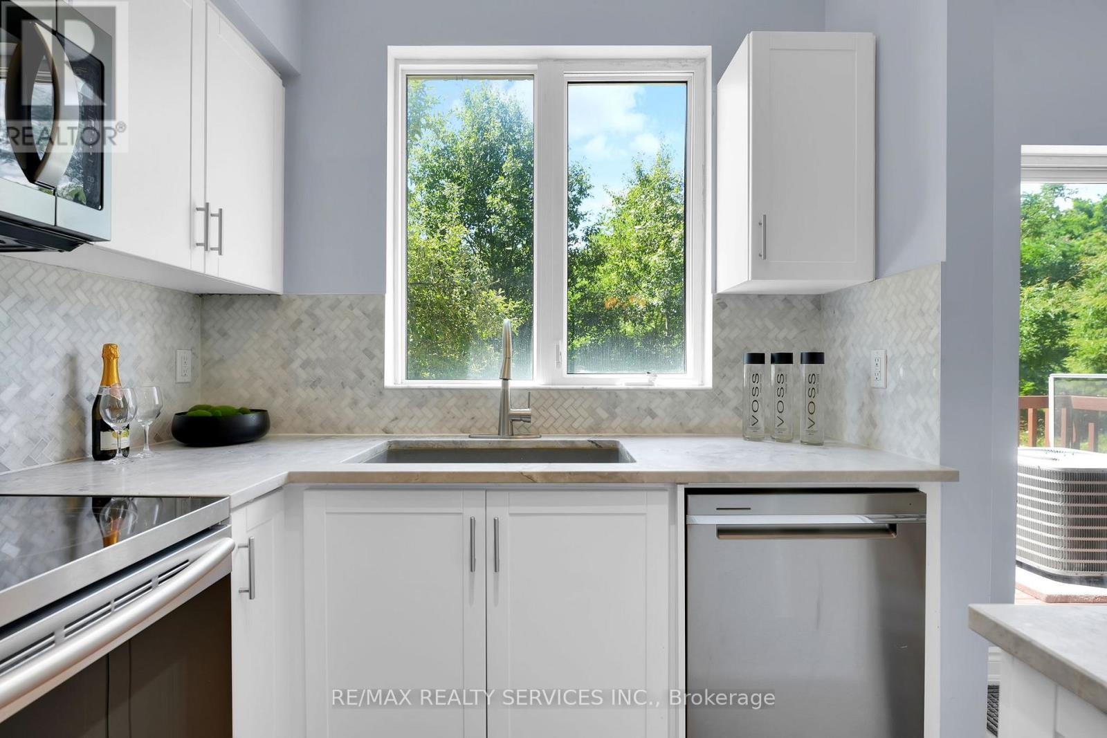 45 - 3059 Finch Avenue W, Toronto, Ontario  M9M 0A7 - Photo 14 - W12362435