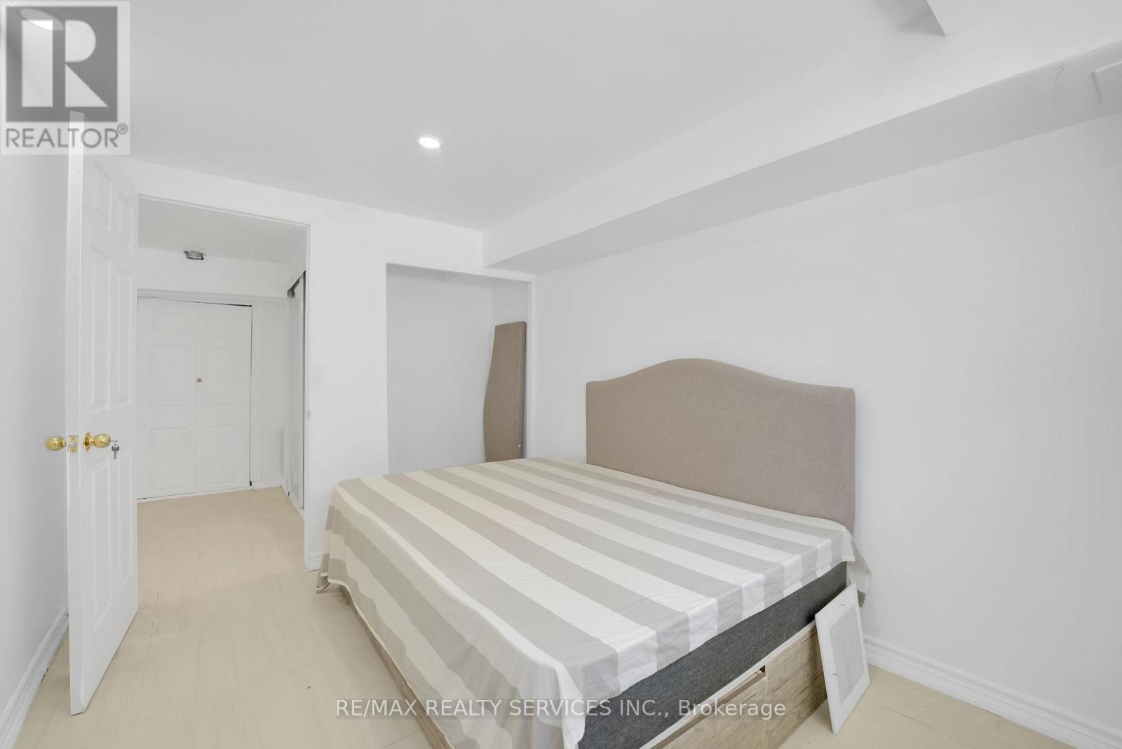 45 - 3059 Finch Avenue W, Toronto, Ontario  M9M 0A7 - Photo 39 - W12362435