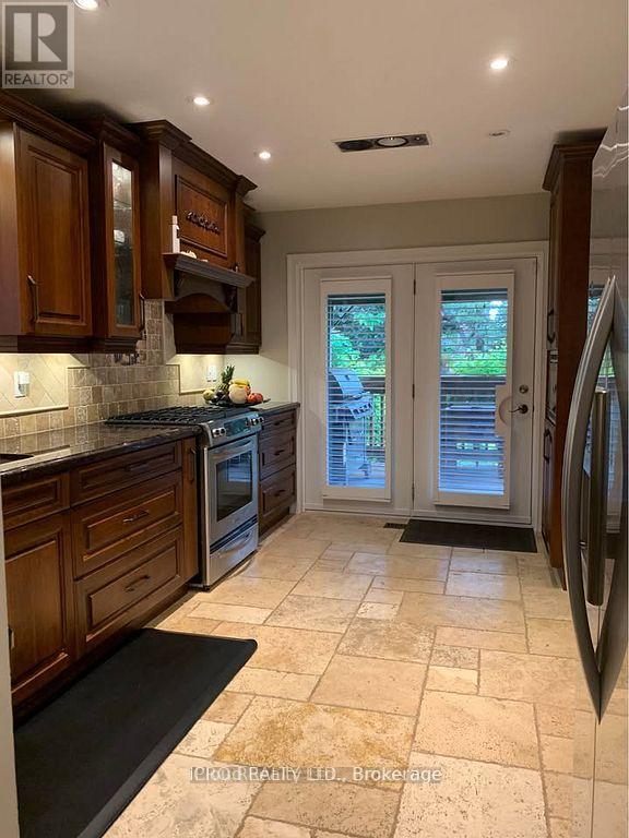 96 Smith Drive, Halton Hills, Ontario  L7G 5S7 - Photo 3 - W12362456