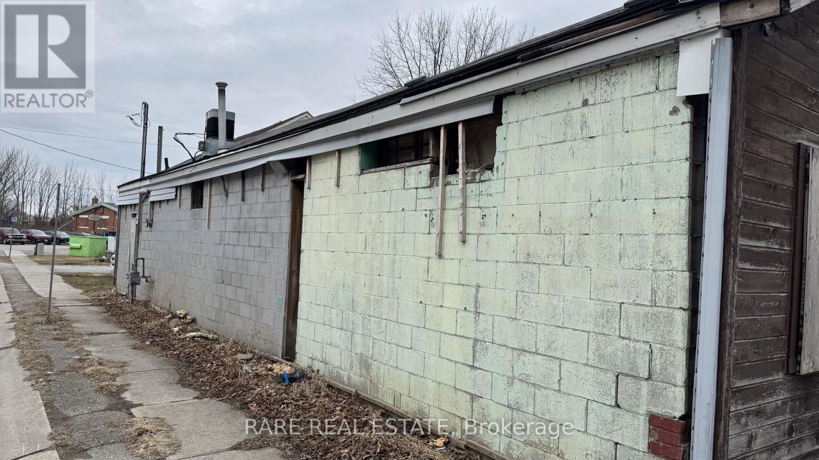 280 Park Street, Chatham-Kent, Ontario  N7M 3S3 - Photo 3 - X12362424