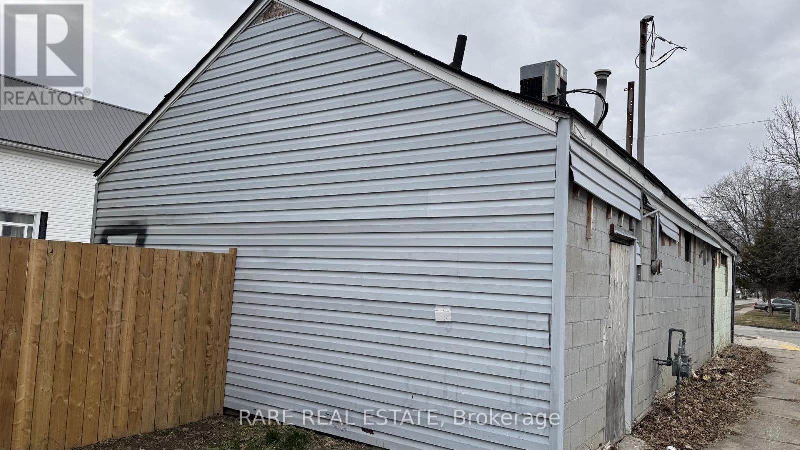 280 Park Street, Chatham-Kent, Ontario  N7M 3S3 - Photo 5 - X12362424