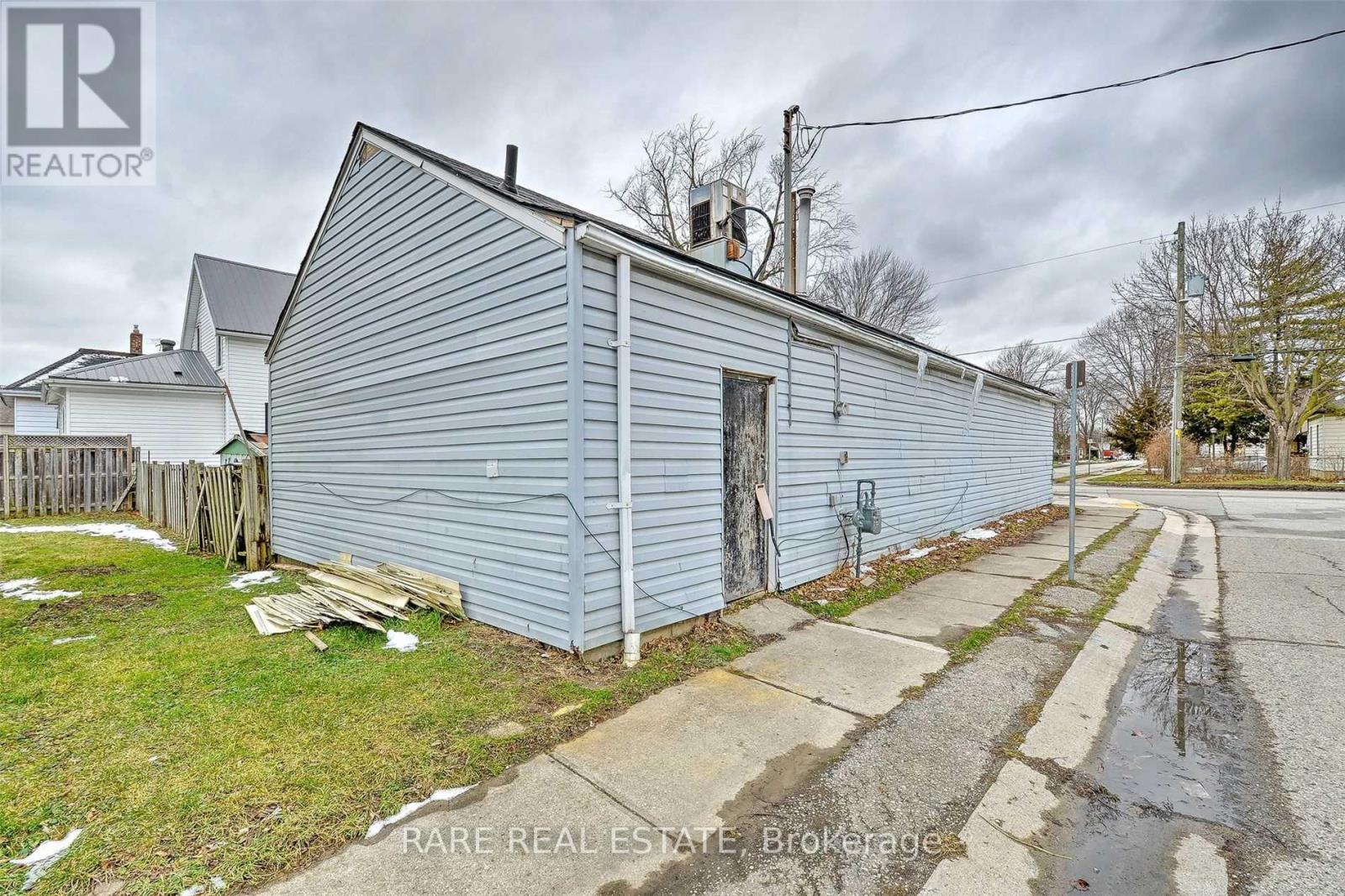 280 Park Street, Chatham-Kent, Ontario  N7M 3S3 - Photo 7 - X12362424