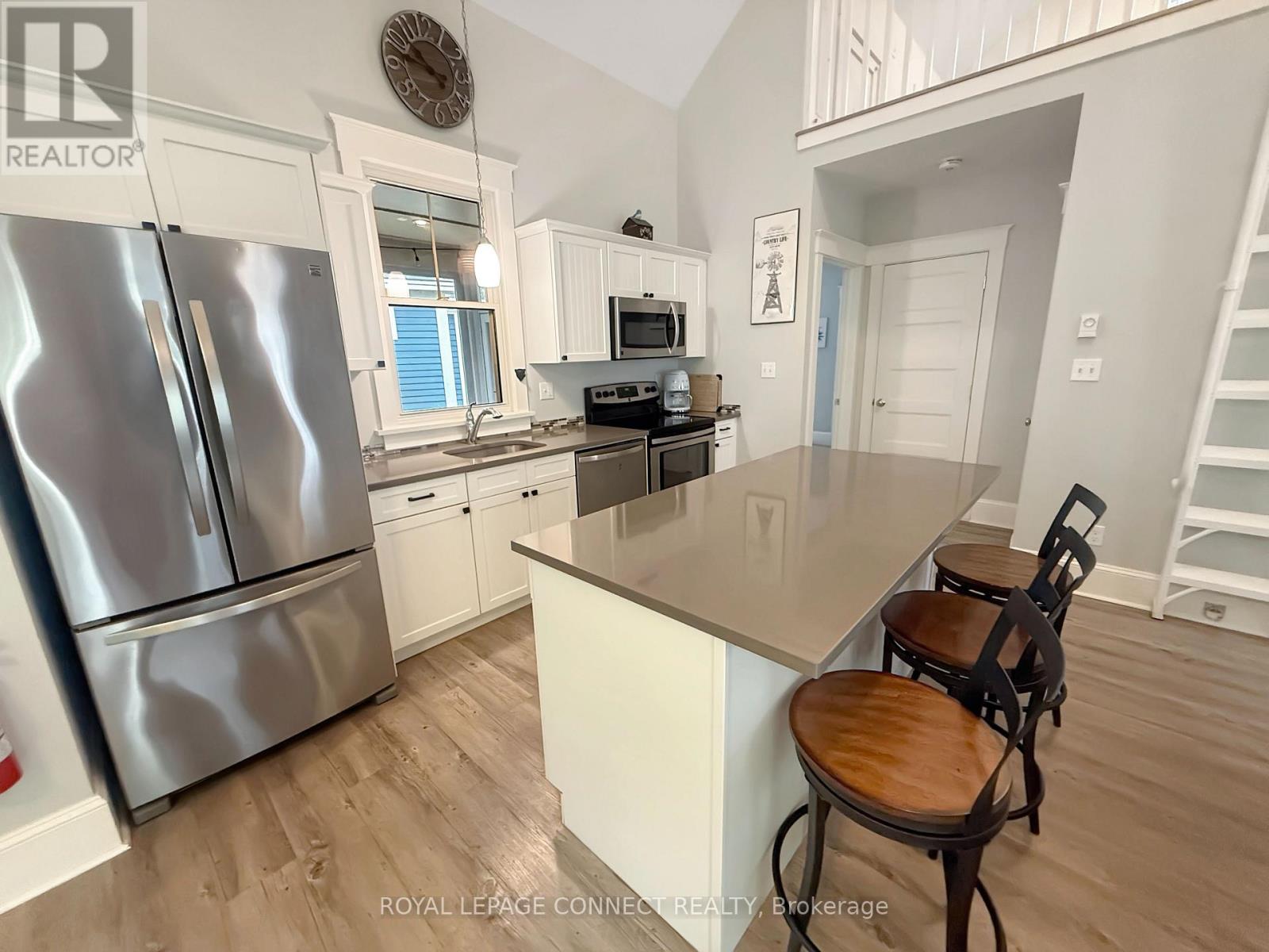 209 - 50 Hollow Lane, Prince Edward County, Ontario  K8N 4Z4 - Photo 12 - X12362448