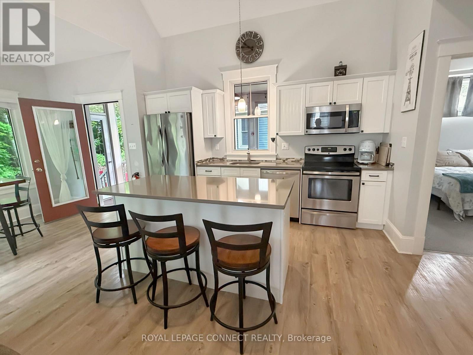 209 - 50 Hollow Lane, Prince Edward County, Ontario  K8N 4Z4 - Photo 13 - X12362448