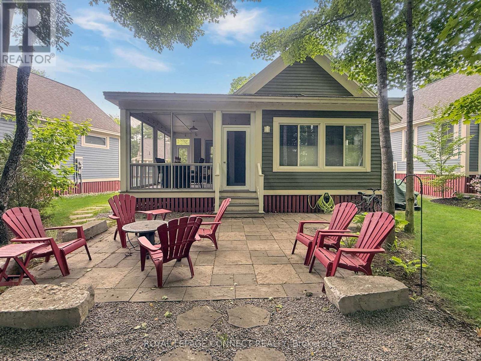 209 - 50 Hollow Lane, Prince Edward County, Ontario  K8N 4Z4 - Photo 2 - X12362448