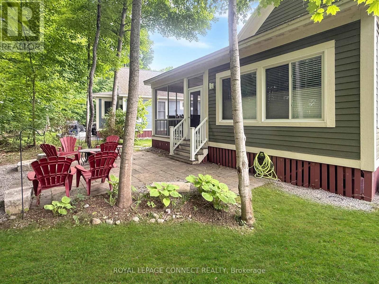 209 - 50 Hollow Lane, Prince Edward County, Ontario  K8N 4Z4 - Photo 3 - X12362448