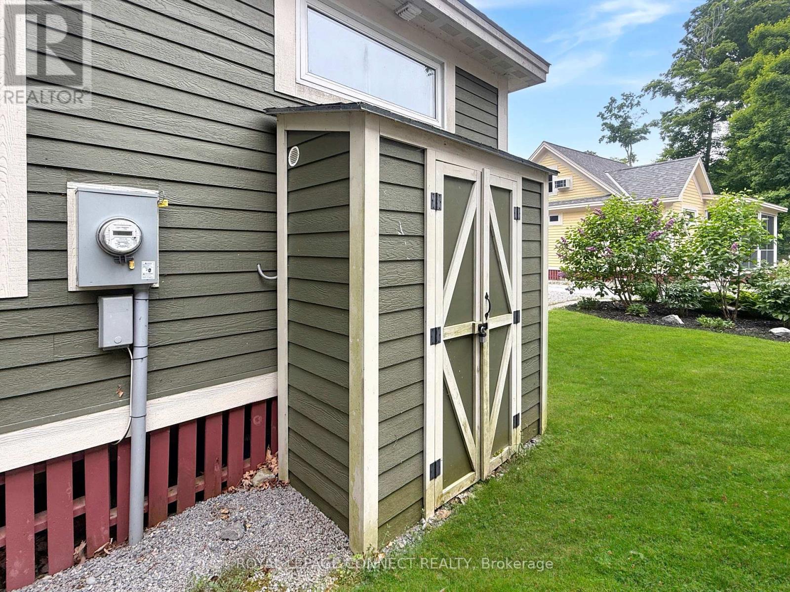 209 - 50 Hollow Lane, Prince Edward County, Ontario  K8N 4Z4 - Photo 4 - X12362448