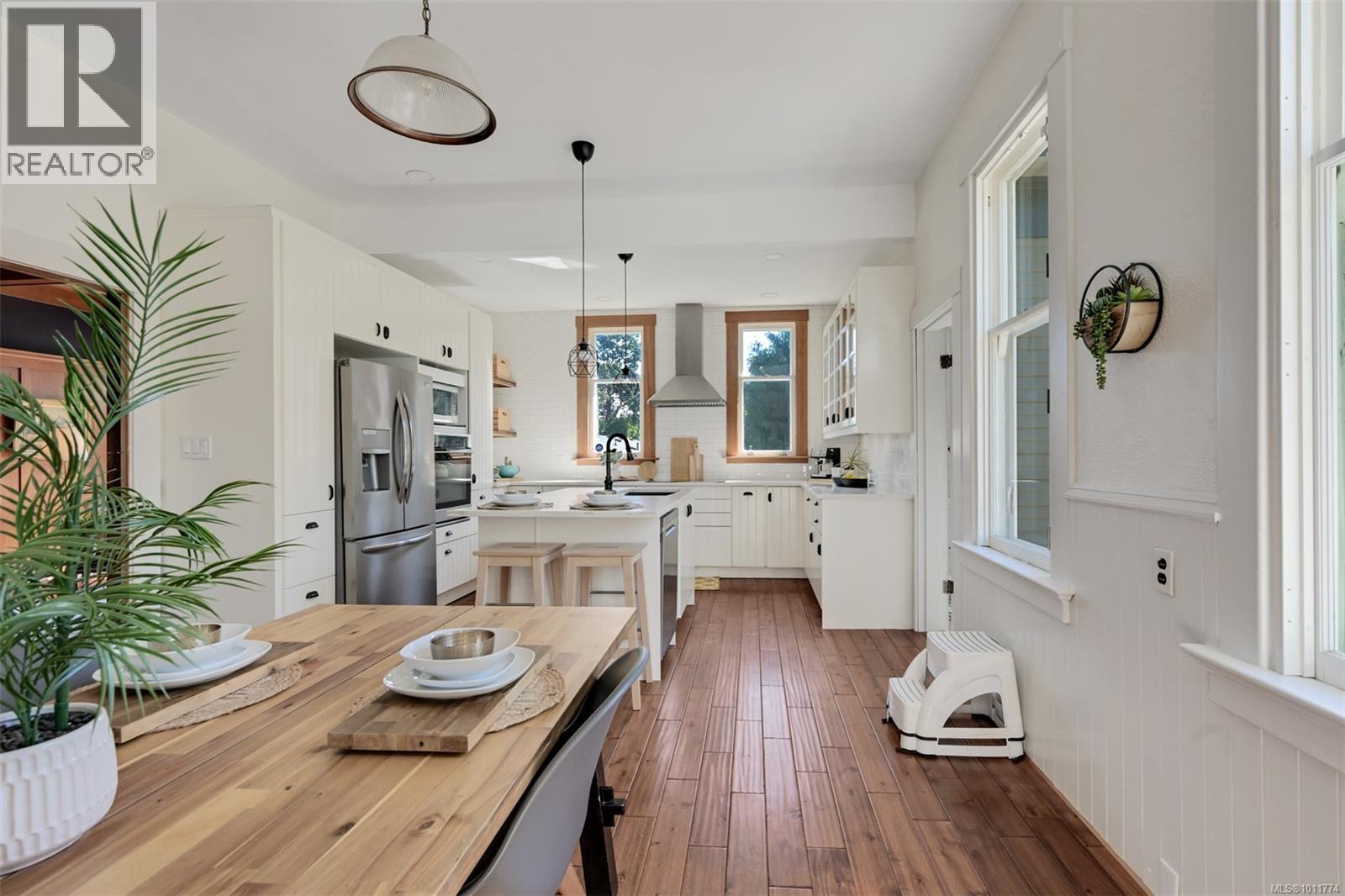 Property at 1609 Gladstone Ave image 1