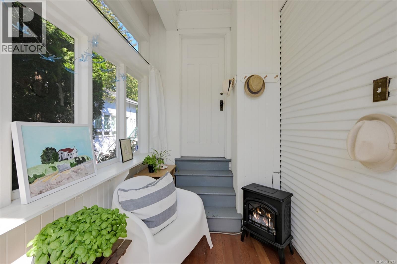 Property at 1609 Gladstone Ave image 5