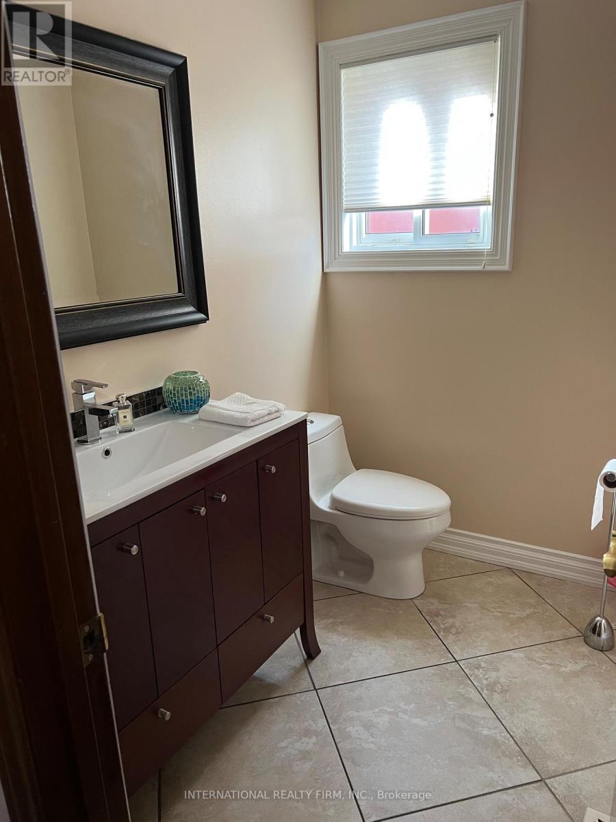 Property at 95 DUNSTAN CRESCENT image 3