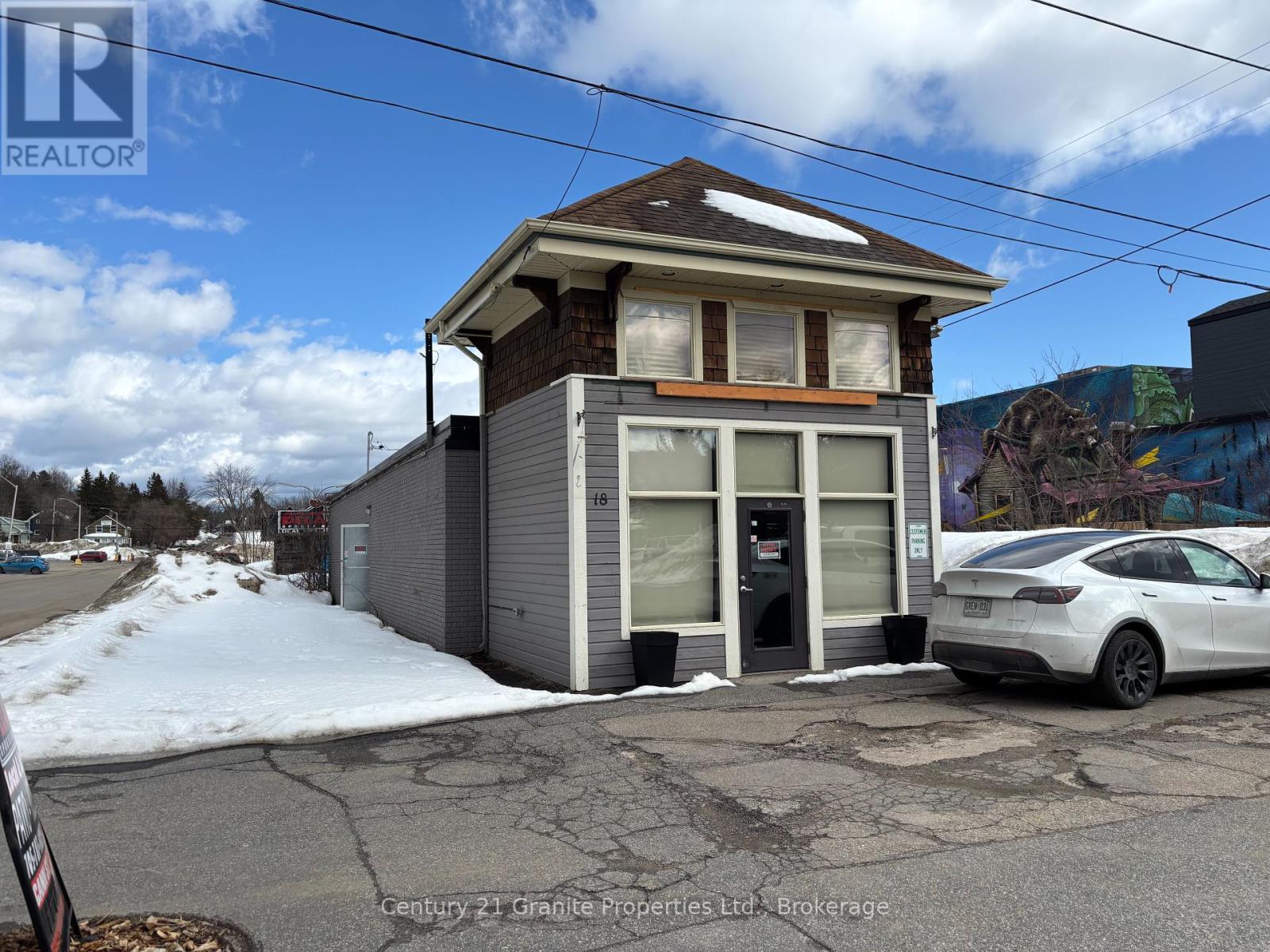 18 John Street, Huntsville, Ontario  P1H 1H2 - Photo 2 - X12361910