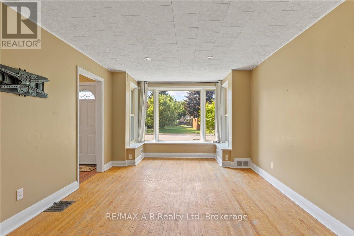 77 Earl Street, Stratford, Ontario  N5A 6G4 - Photo 15 - X12362470