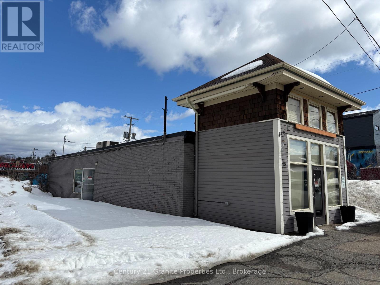 18 John Street, Huntsville, Ontario  P1H 1H2 - Photo 1 - X12361910