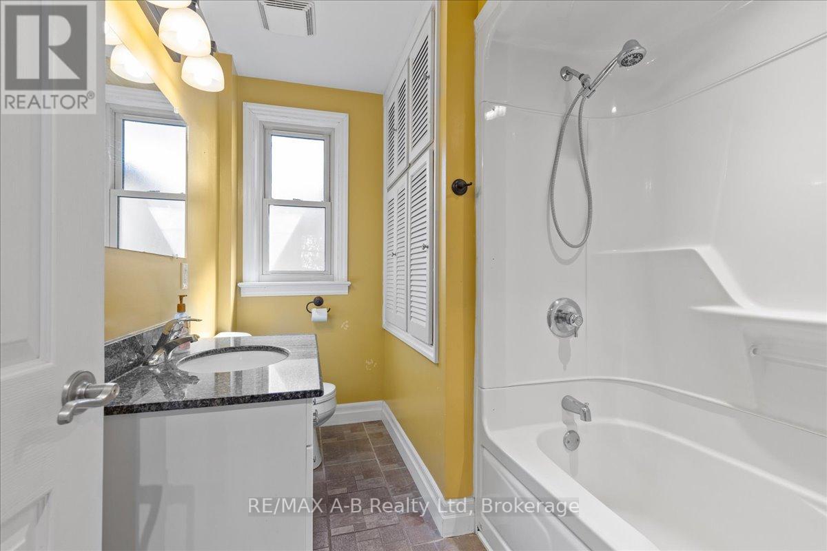 77 Earl Street, Stratford, Ontario  N5A 6G4 - Photo 27 - X12362470