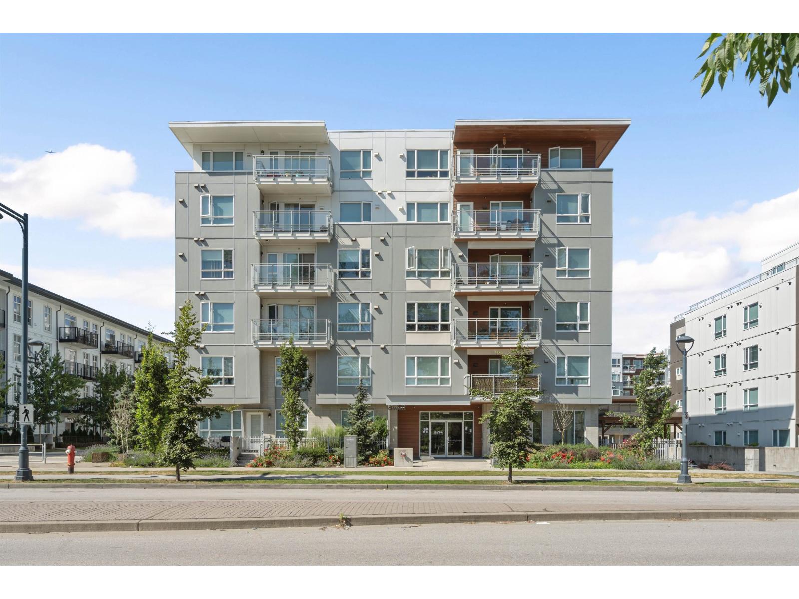 525 13963 105 Boulevard, Surrey, British Columbia  V3T 0M9 - Photo 2 - R3039843