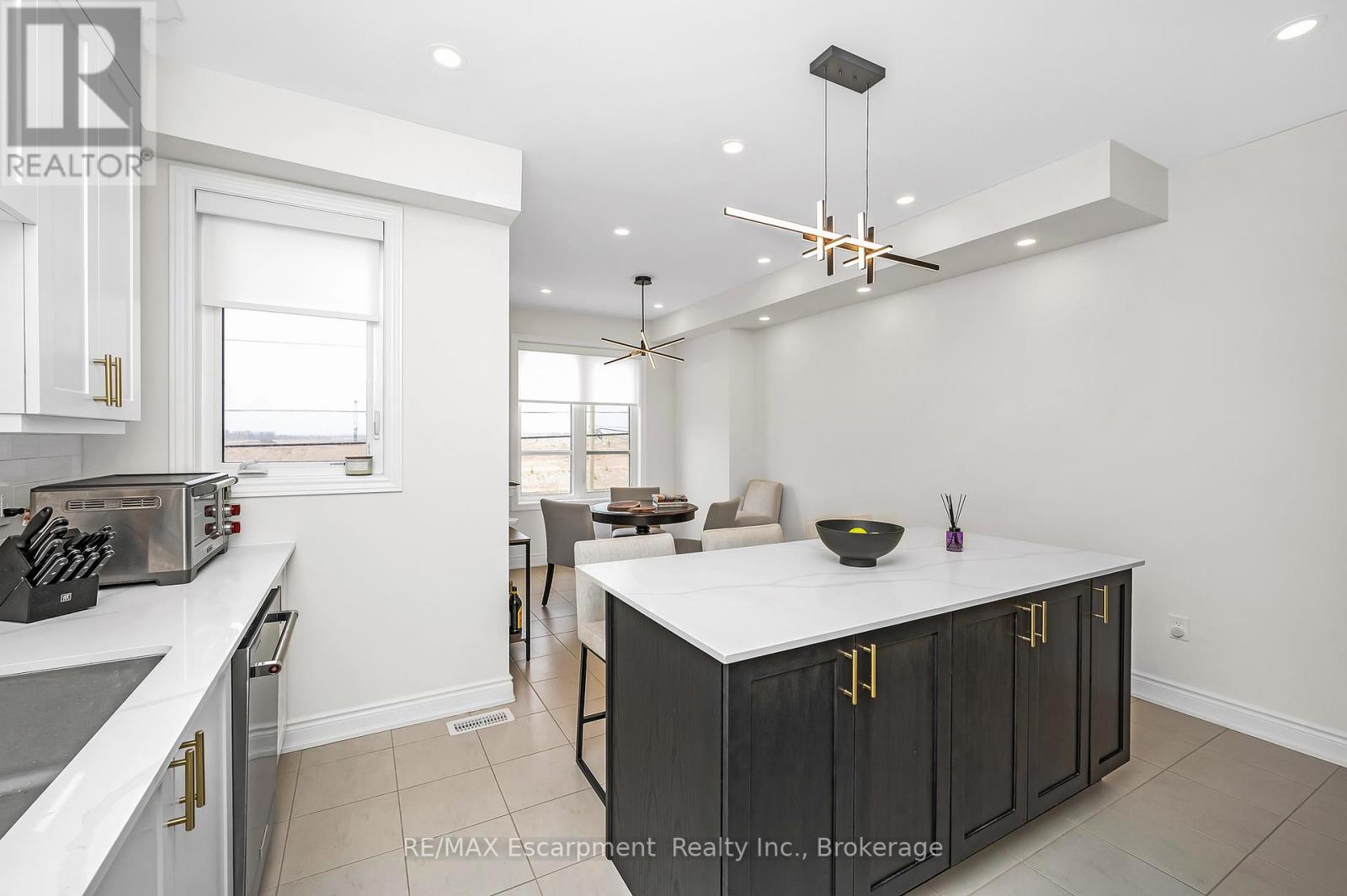 3401 Sixth Line, Oakville, Ontario  L6H 0Y7 - Photo 12 - W12362655