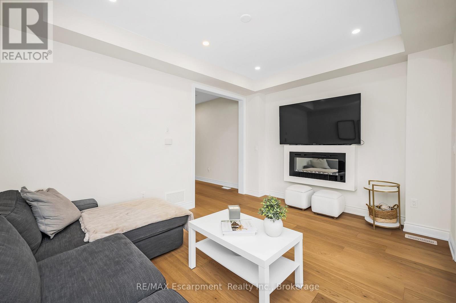 3401 Sixth Line, Oakville, Ontario  L6H 0Y7 - Photo 15 - W12362655