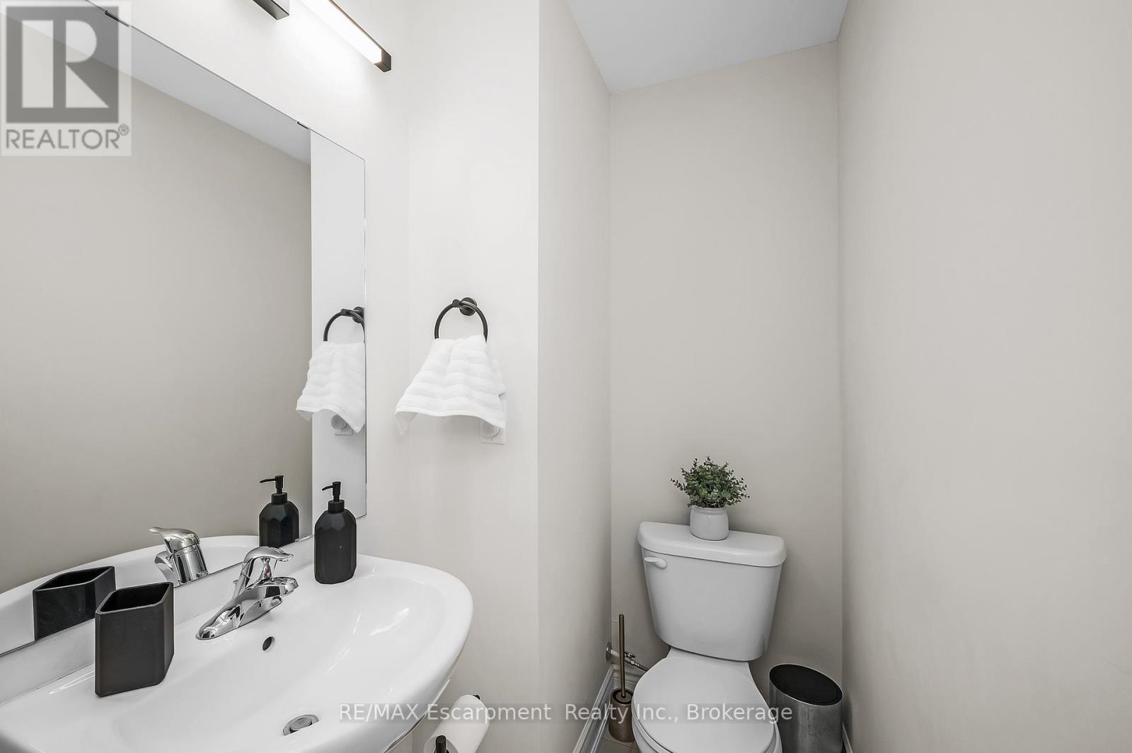 3401 Sixth Line, Oakville, Ontario  L6H 0Y7 - Photo 20 - W12362655