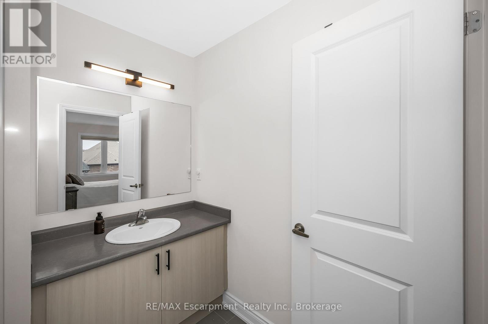 3401 Sixth Line, Oakville, Ontario  L6H 0Y7 - Photo 25 - W12362655
