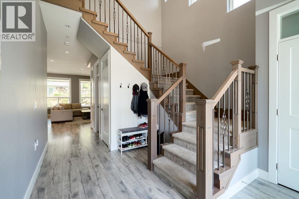 11241 243 Street, Maple Ridge, British Columbia  V2W 1H5 - Photo 3 - R3040034
