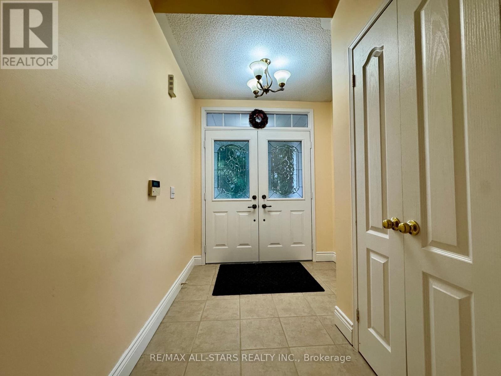 26 Belgrave Square, Markham, Ontario  L6C 2T7 - Photo 2 - N12362529