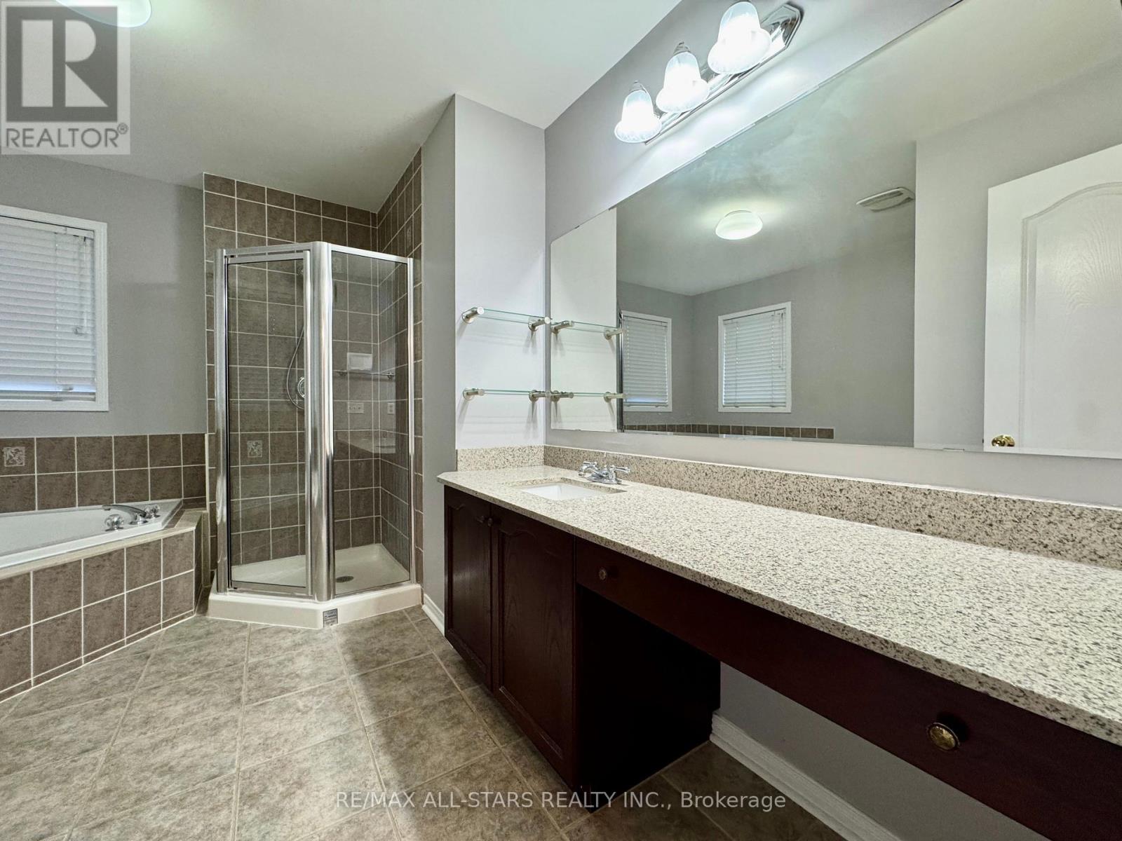 26 Belgrave Square, Markham, Ontario  L6C 2T7 - Photo 21 - N12362529