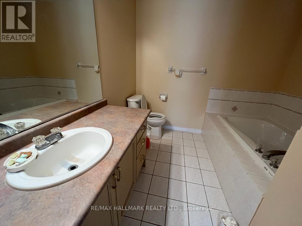 10 Ferris Street, Richmond Hill, Ontario  L4B 4K6 - Photo 9 - N12362535