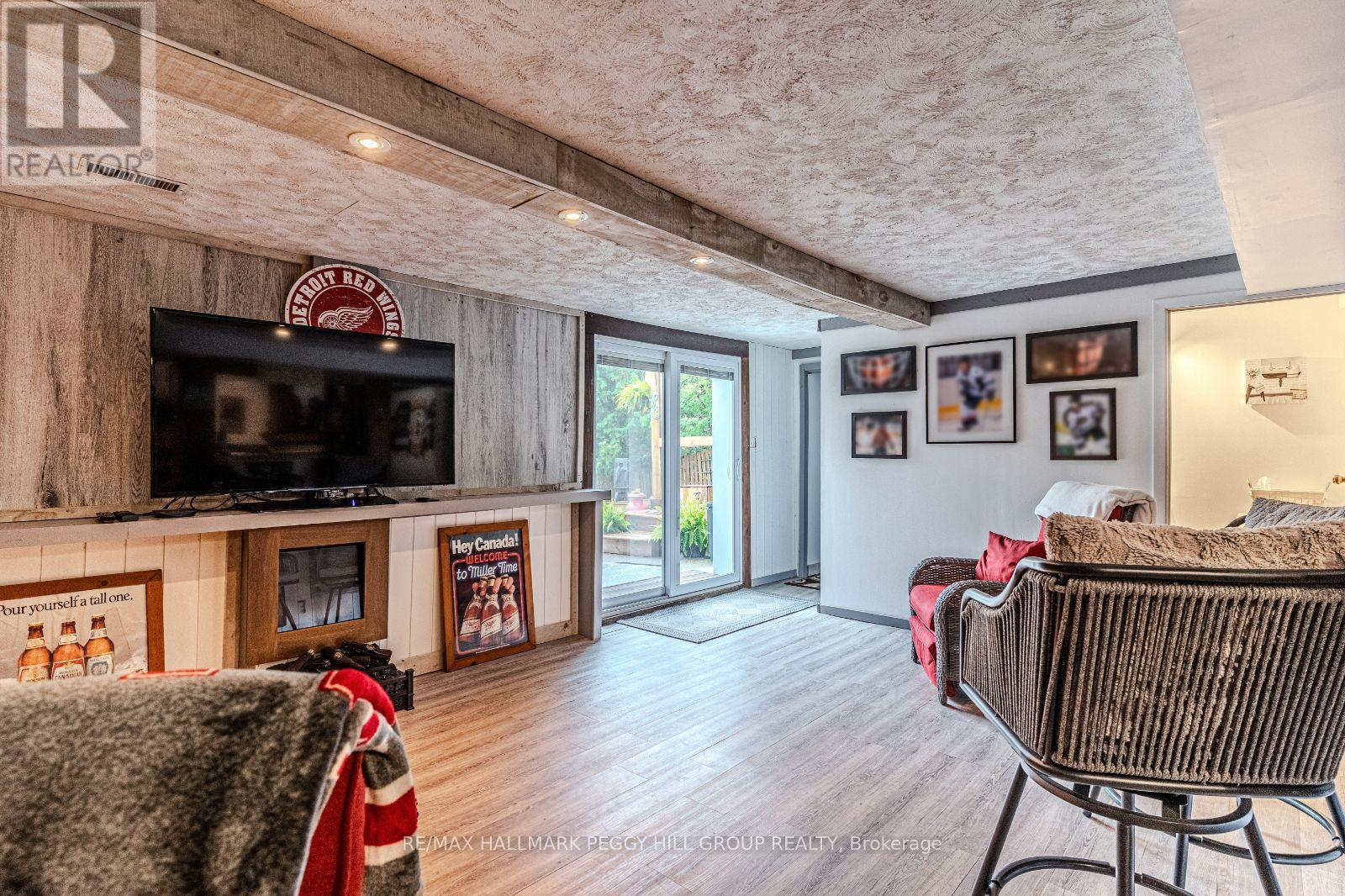 2447 Ridge Road W, Oro-Medonte, Ontario  L0L 2L0 - Photo 13 - S12362512