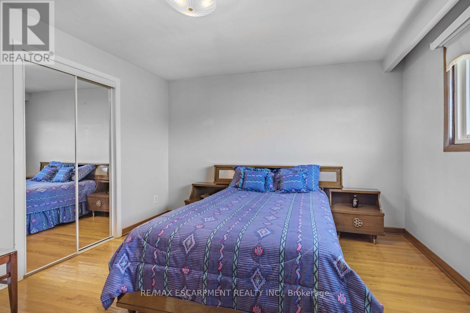 1227 Alexandra Avenue, Mississauga, Ontario  L5E 2A4 - Photo 25 - W12362508